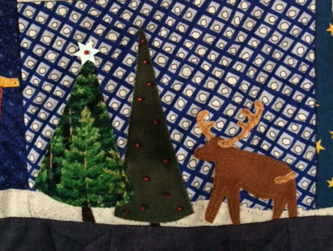 Rentier und Bäume mit Deko