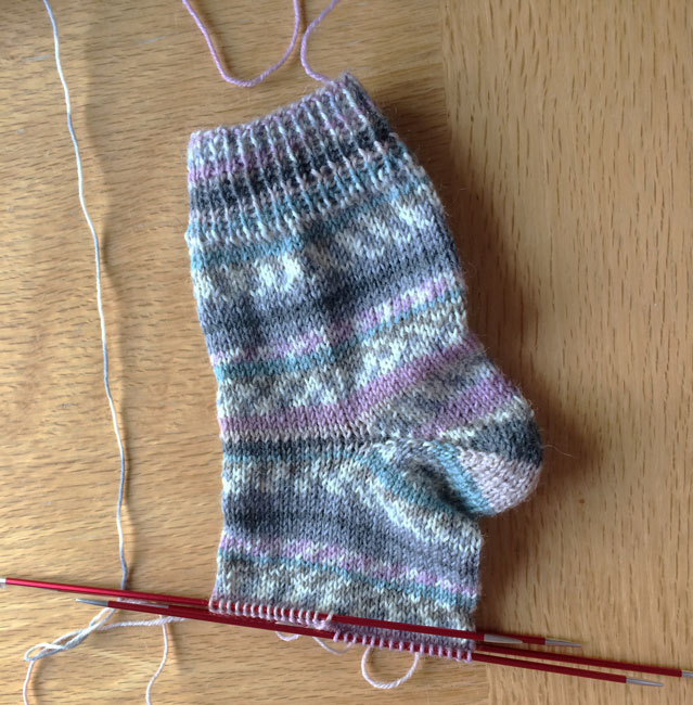 Gestrickte Socken Pastell