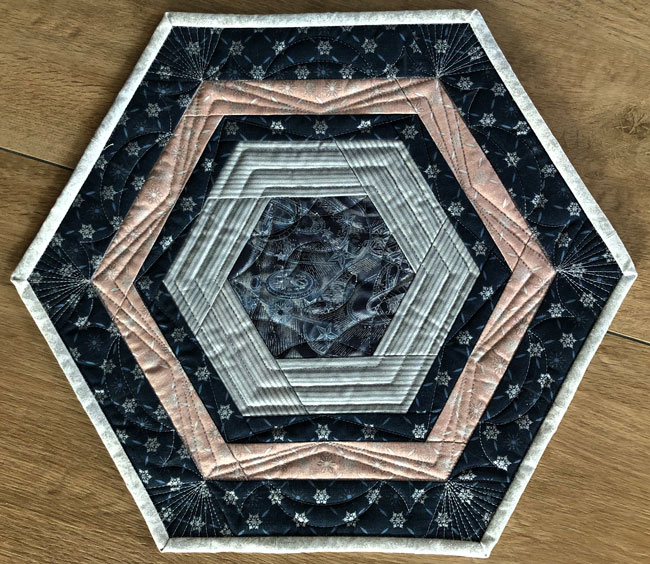 Dunkelblau, Altrosa, Silber